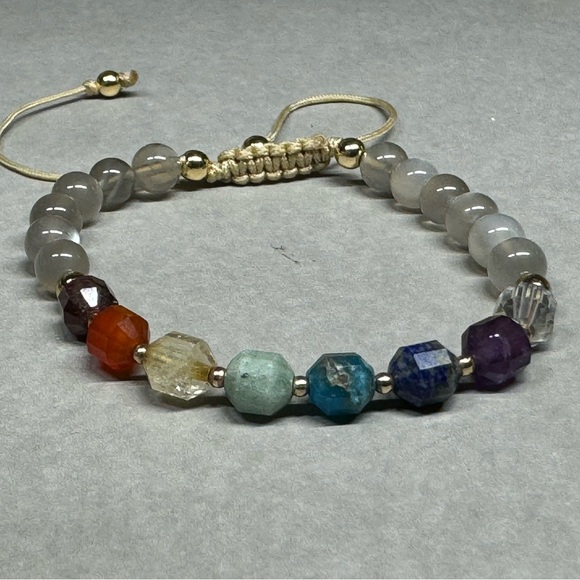 Malas & Bracelets 7 Chakra adjustable macrame bracelet - Picture 3 of 5